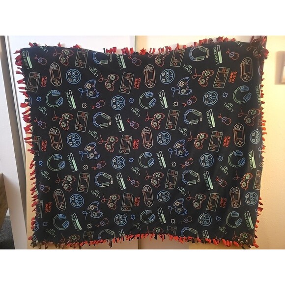 Video Gamer Fleece Throw Blanket 56" x 65" Super Soft Video Game Gaming Homemade - Picture 1 of 8